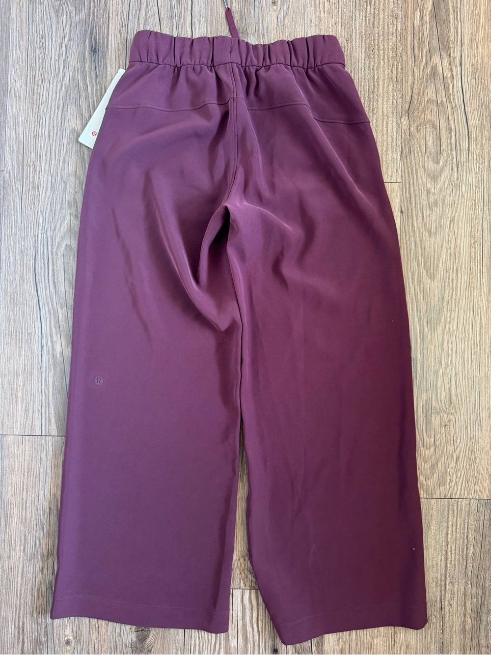 Lululemon On the Fly 7/8 Wide Leg Pant
Woven Maroon Size 2 - Picture 3 of 5